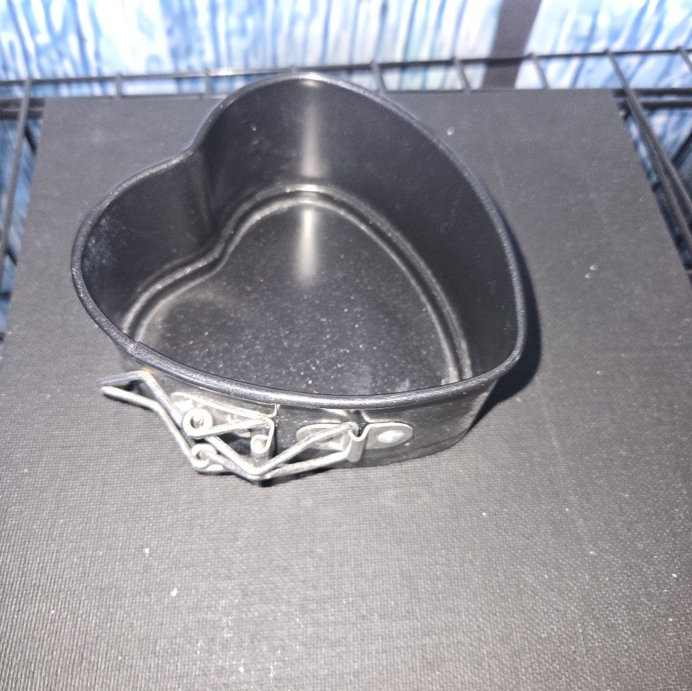 Heart-Shaped Black Cake Pan